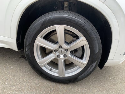 2022 Volvo XC90 T5 Momentum