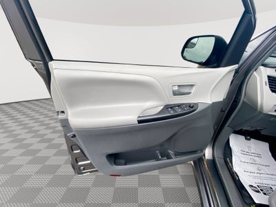 2019 Toyota Sienna LE