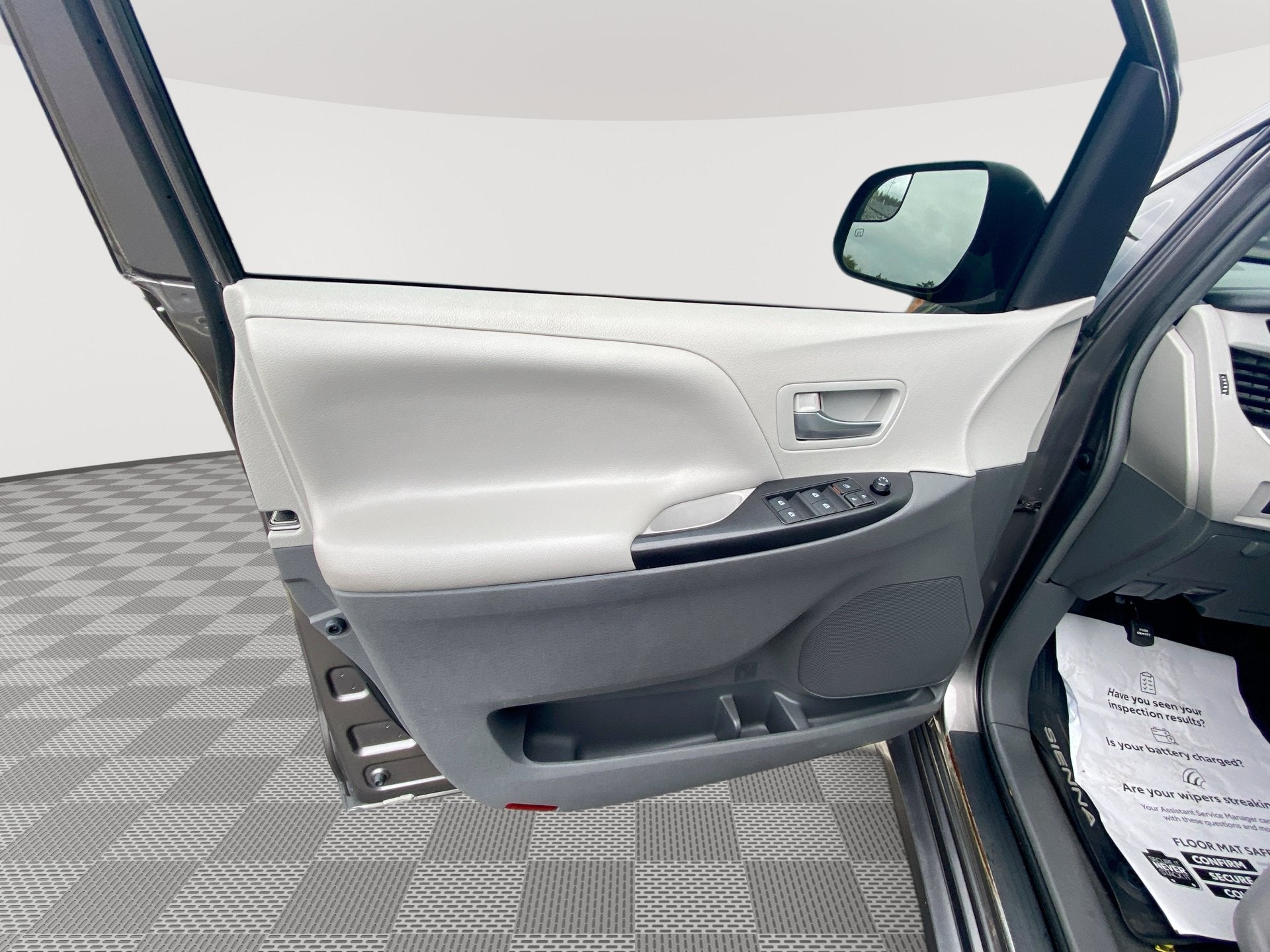2019 Toyota Sienna LE
