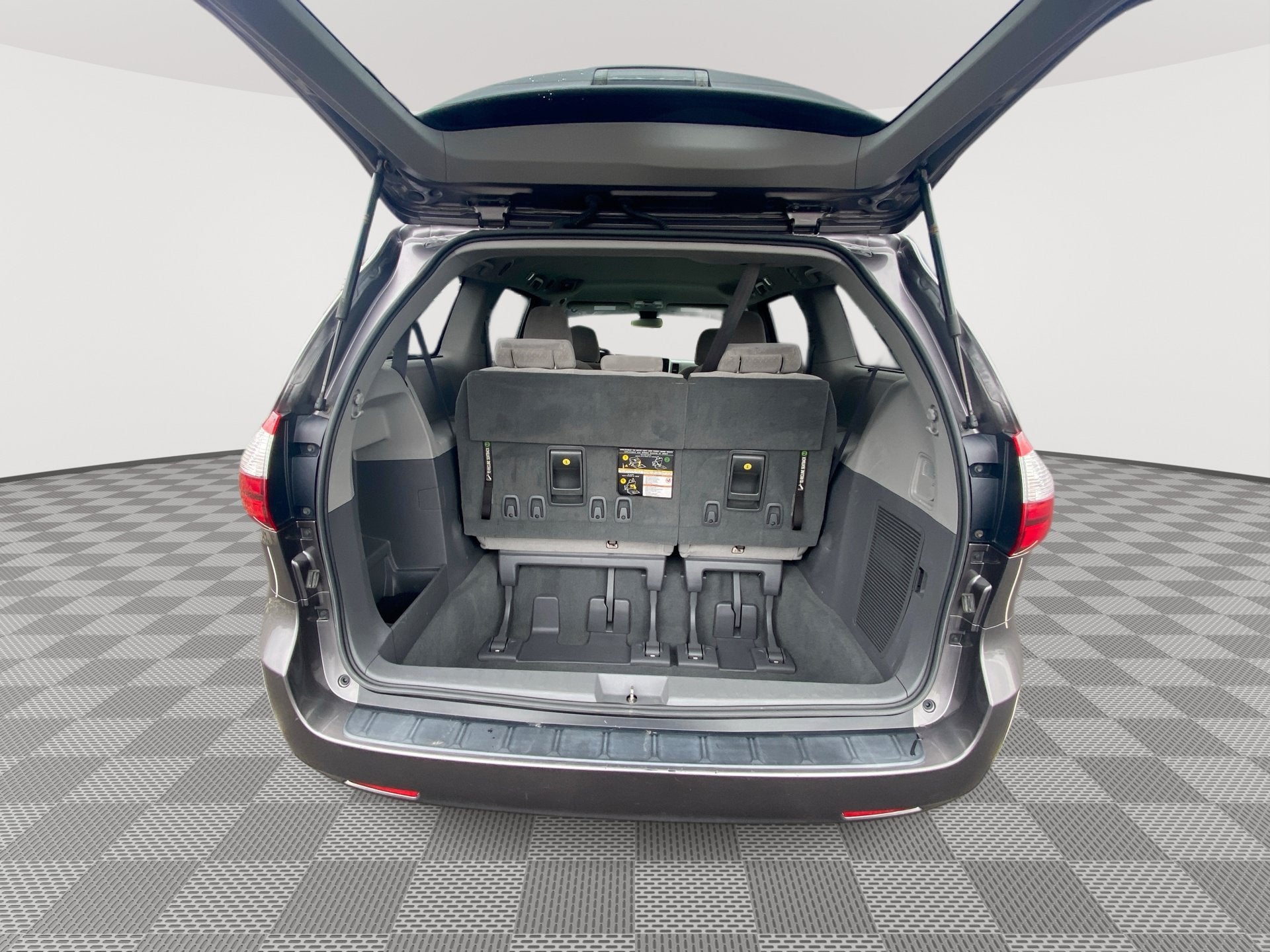 2019 Toyota Sienna LE