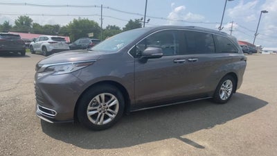 2023 Toyota Sienna Limited
