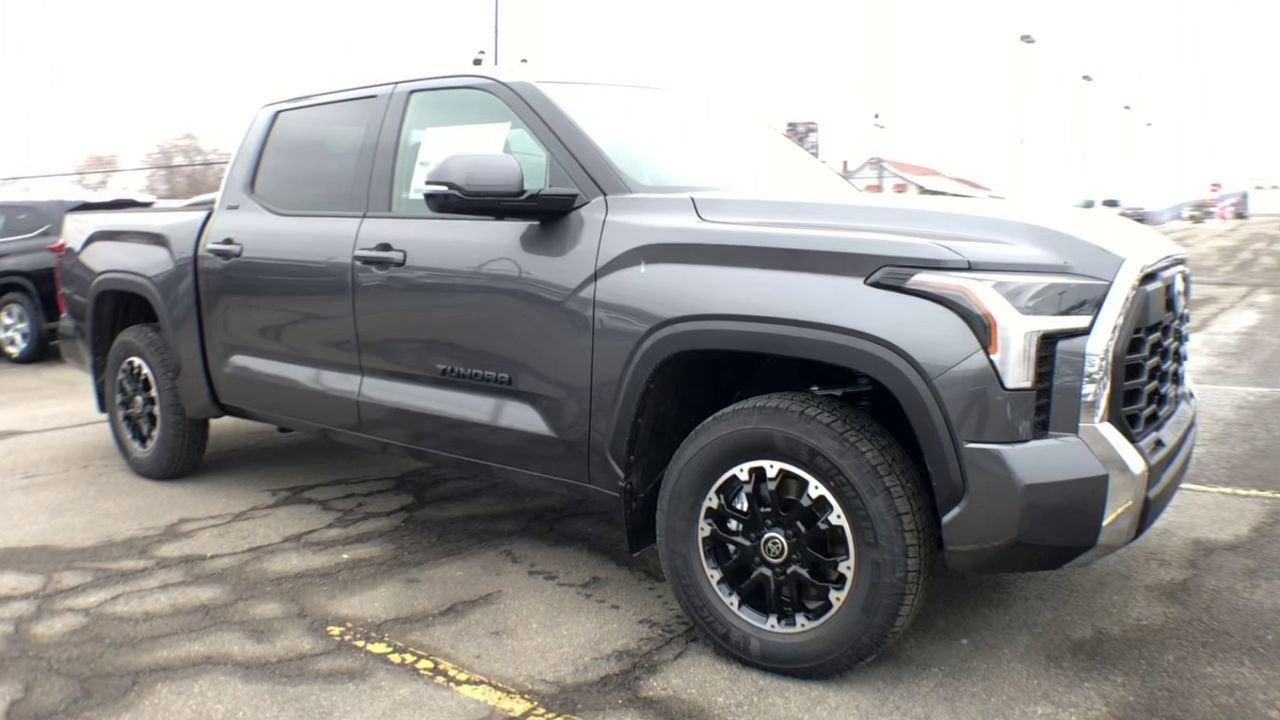 2023 Toyota Tundra 4WD SR5