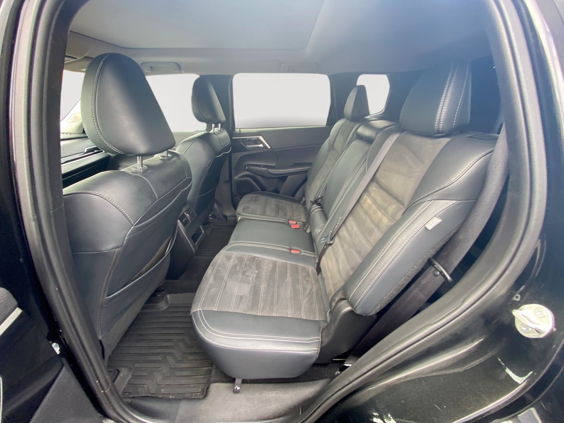 2024 Mitsubishi Outlander SE Black Edition w/Pano Roof