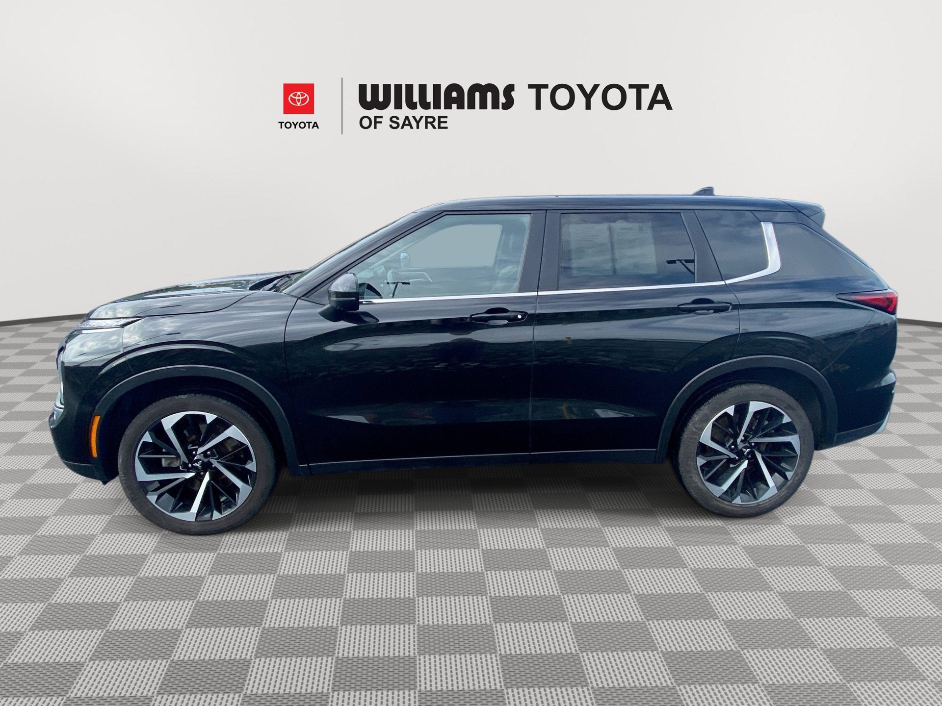 2024 Mitsubishi Outlander SE Black Edition w/Pano Roof