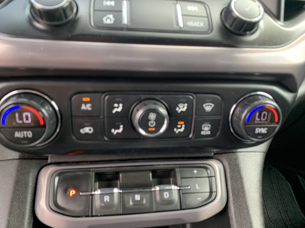 2020 GMC Acadia AT4