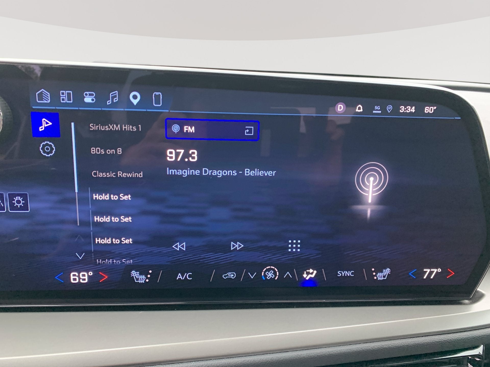 2025 Chevrolet Traverse AWD LT