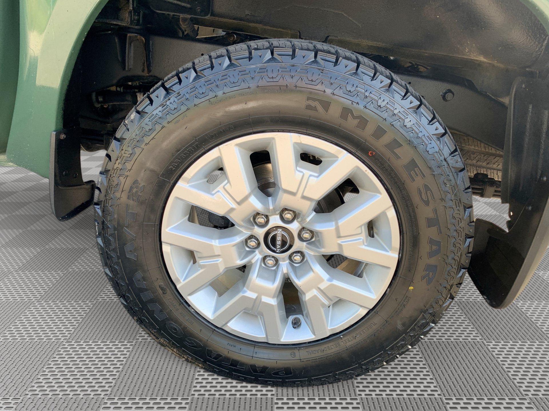 2023 Nissan Frontier SV