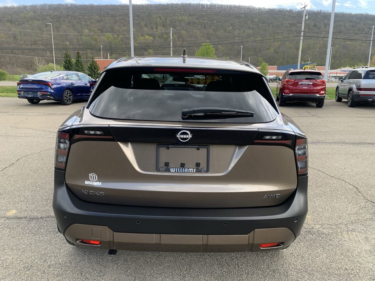 2025 Nissan Kicks SV