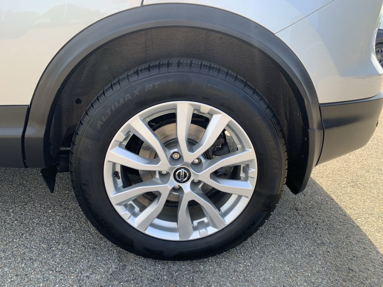 2022 Nissan Rogue Sport SV