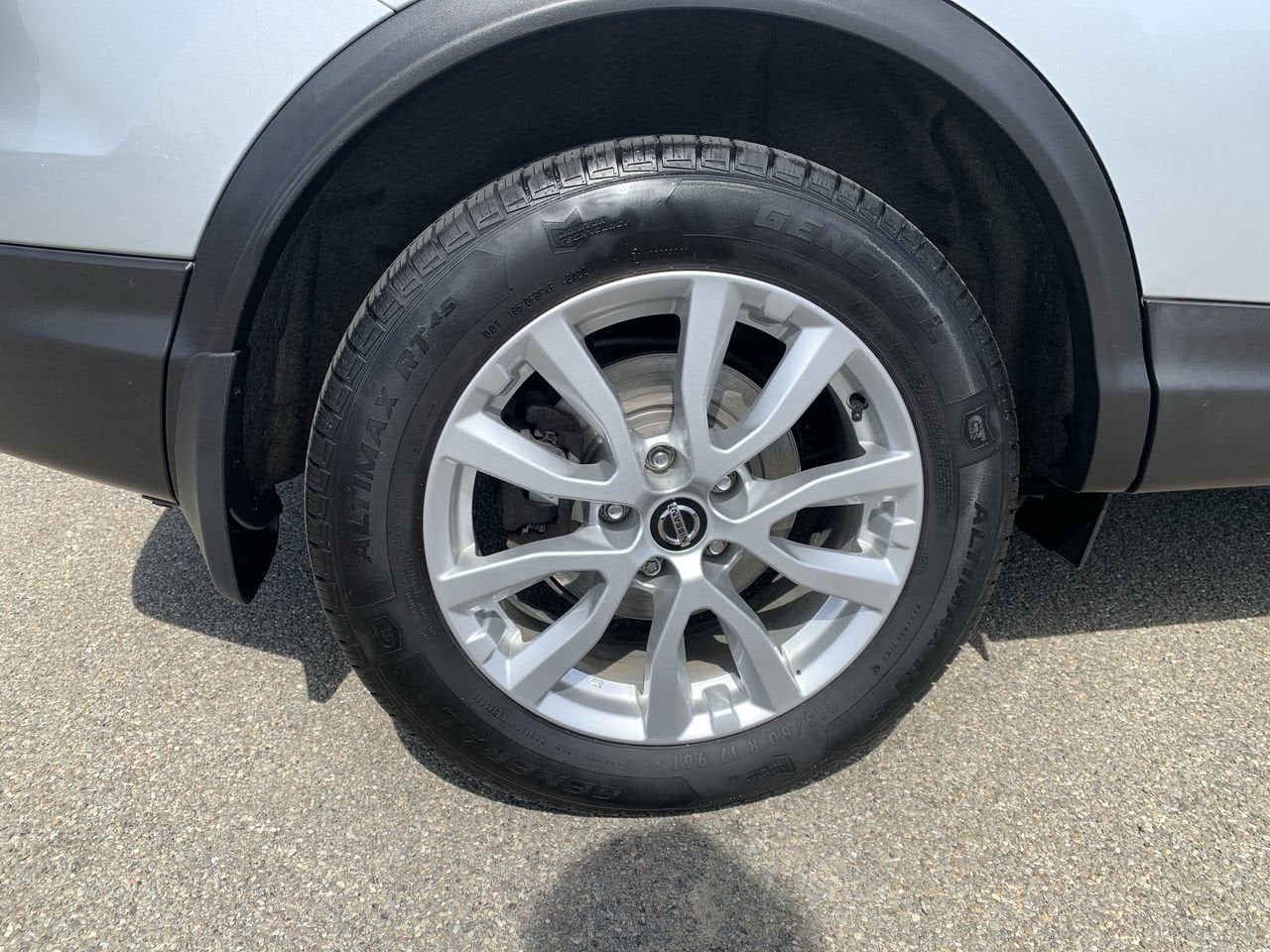 2022 Nissan Rogue Sport SV