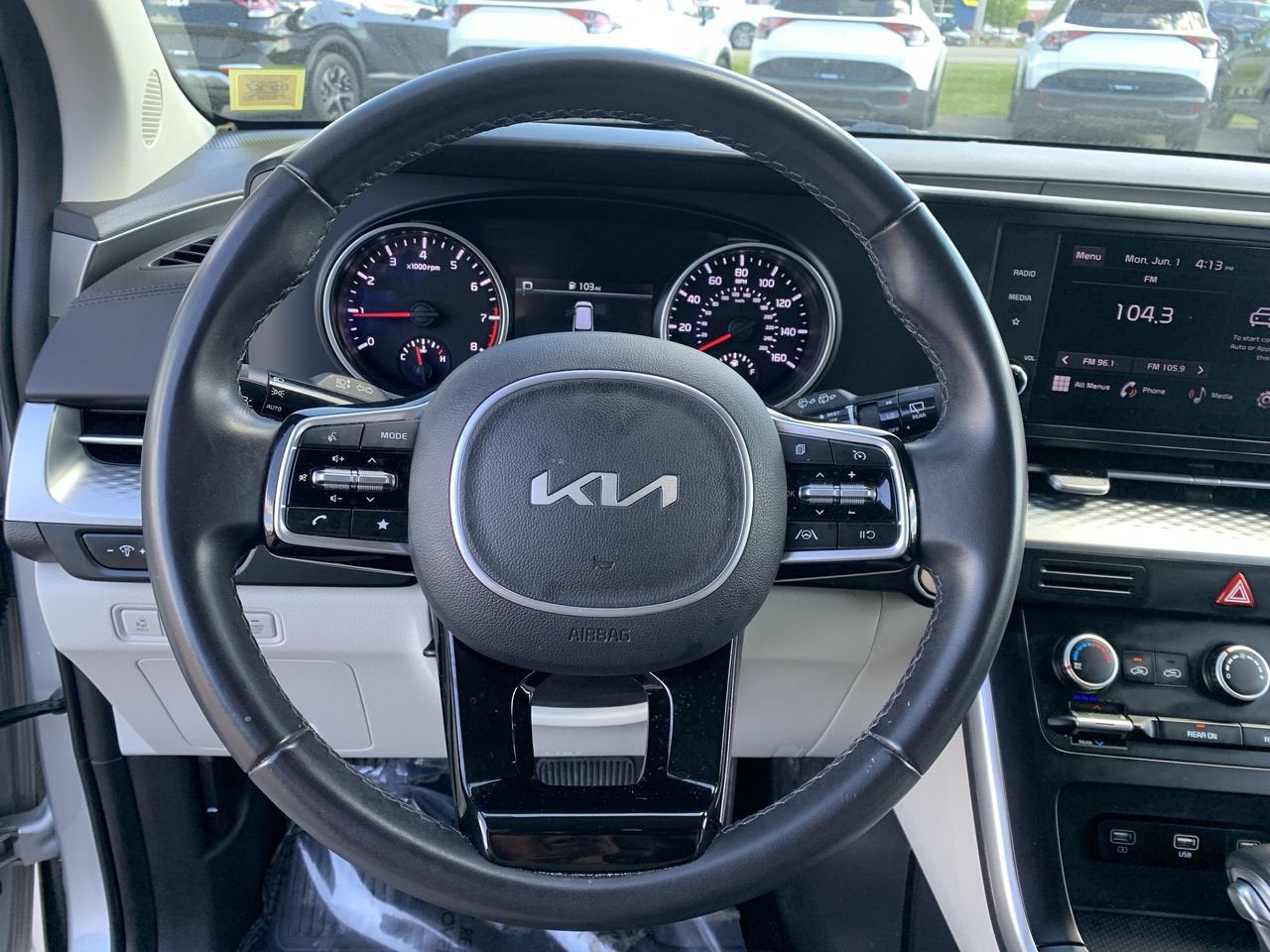 2023 Kia Carnival LX
