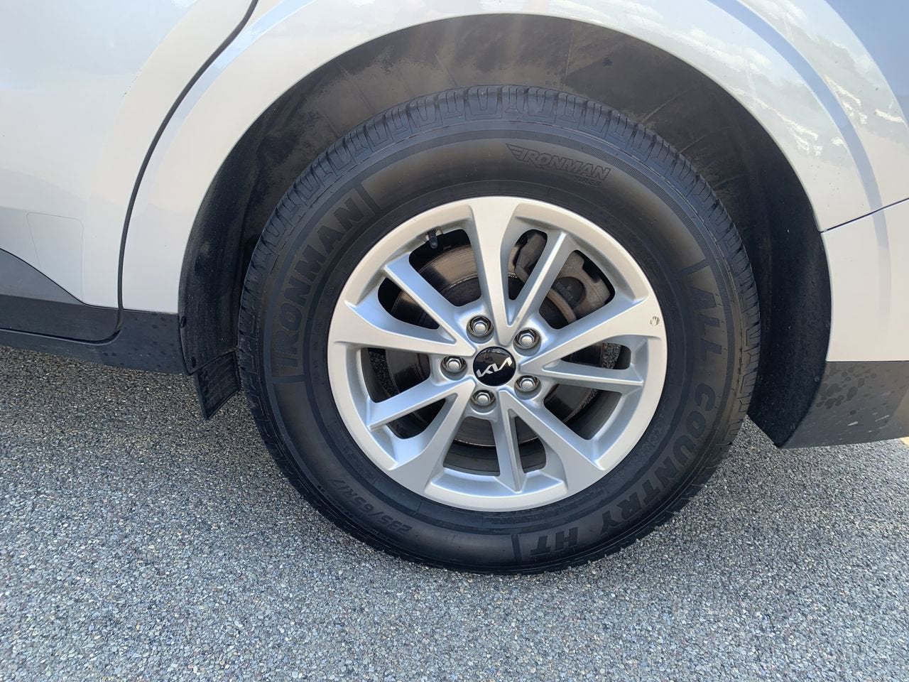 2023 Kia Carnival LX