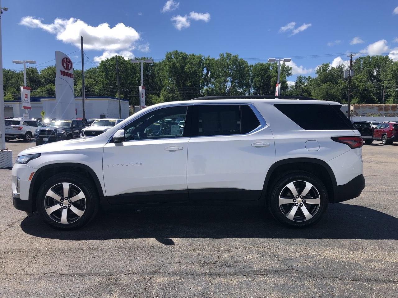 2023 Chevrolet Traverse LT Leather