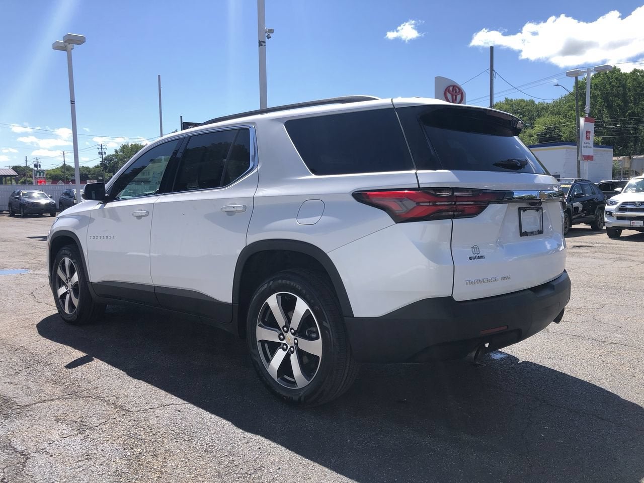 2023 Chevrolet Traverse LT Leather