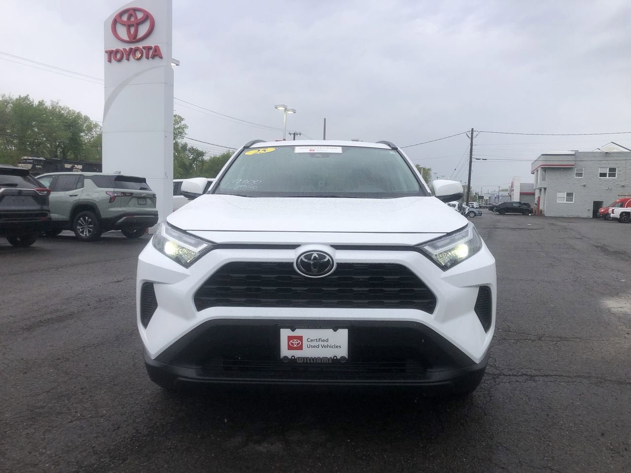 2025 Toyota RAV4 XLE