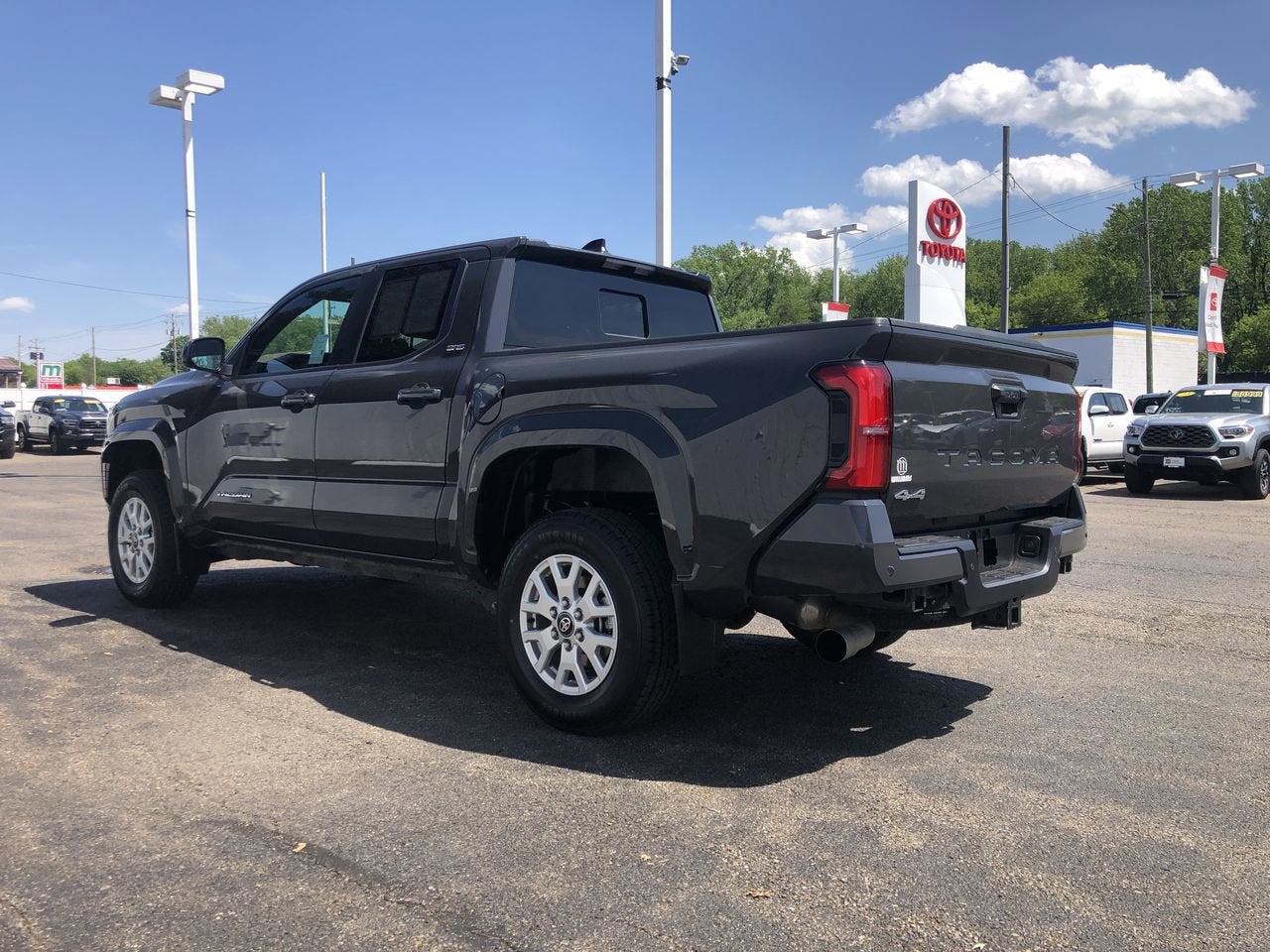 2024 Toyota Tacoma 4WD SR5