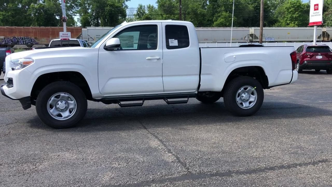 2022 Toyota Tacoma 4WD SR