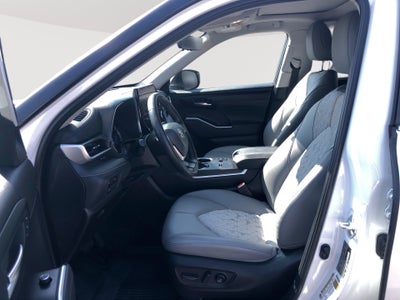 2023 Toyota Highlander Hybrid Bronze Edition