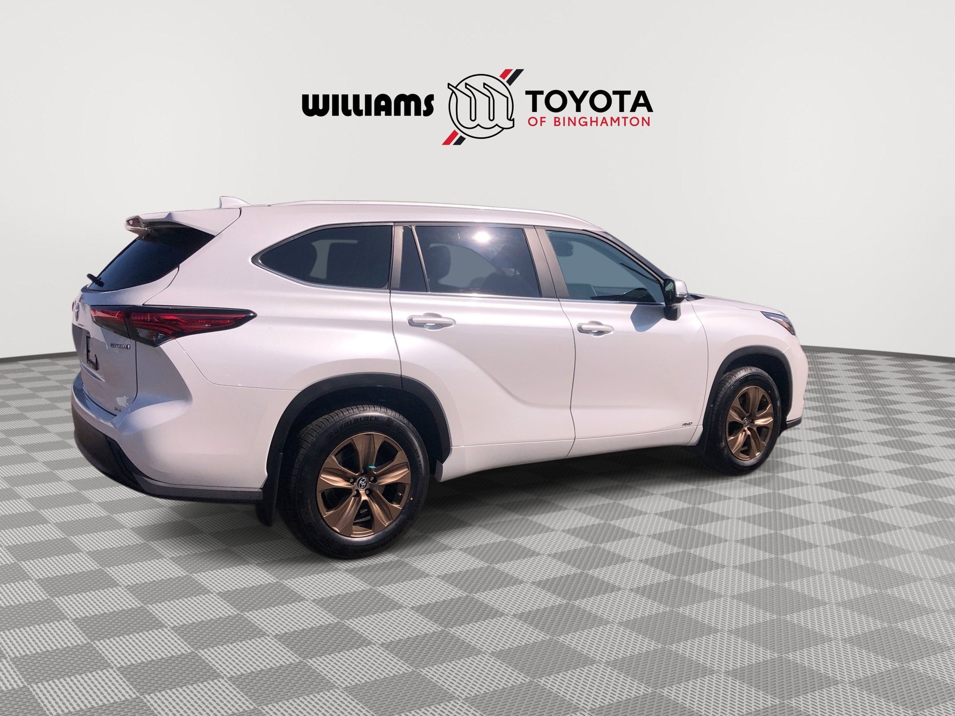 2023 Toyota Highlander Hybrid Bronze Edition