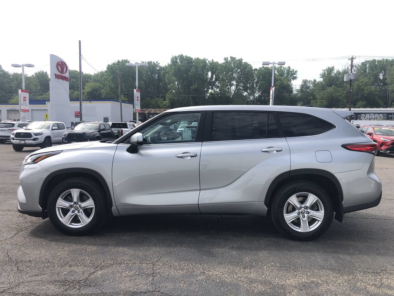 2023 Toyota Highlander LE