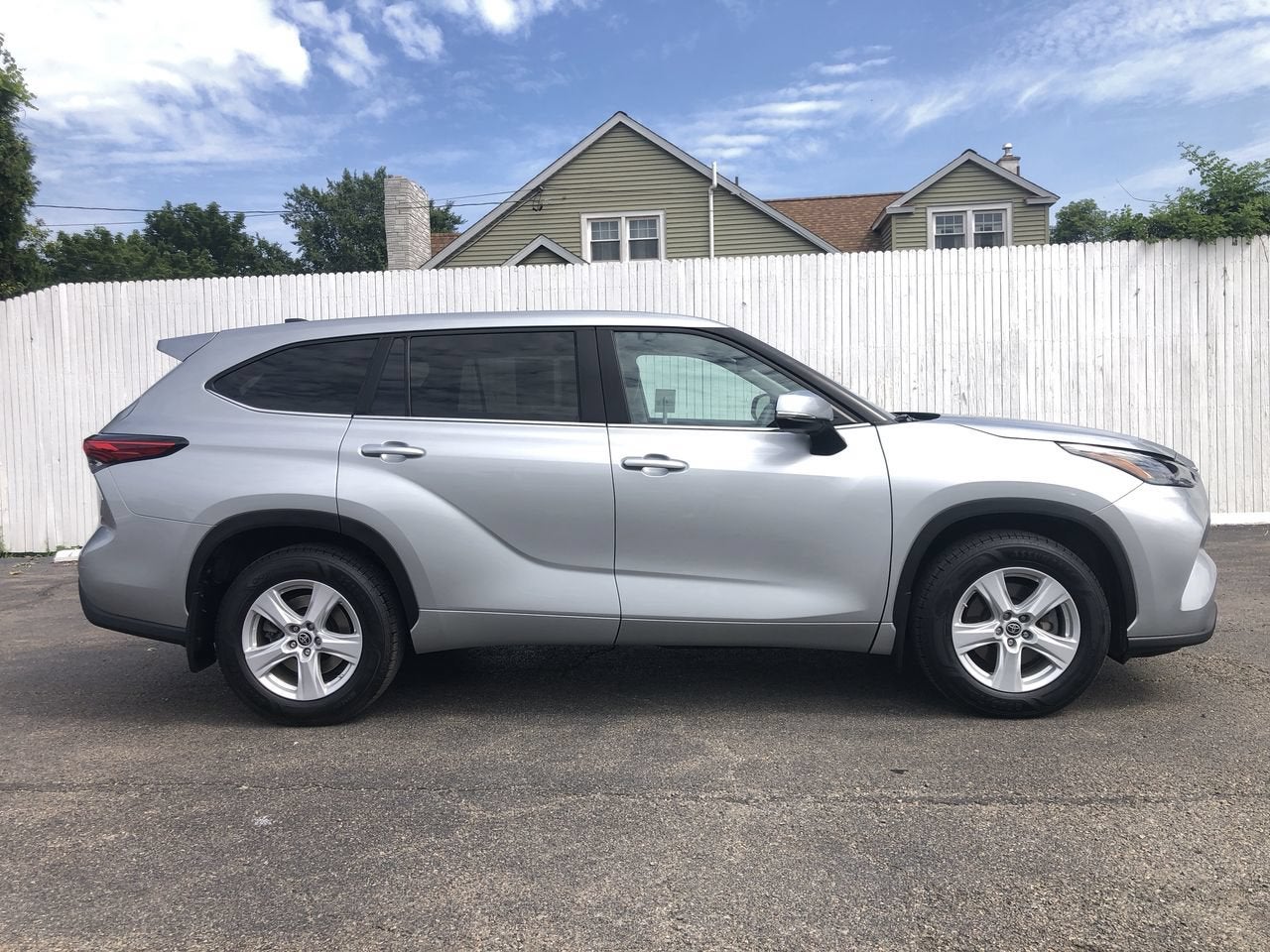 2023 Toyota Highlander LE